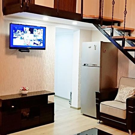 Bright And Cozy Apartment On Aghmashenebeli Avenue Tiflis Dış mekan fotoğraf
