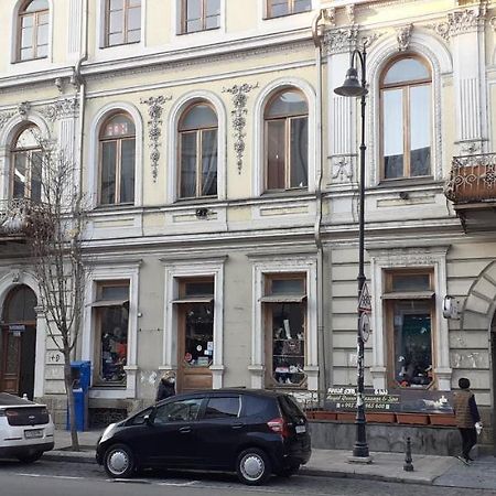 Bright And Cozy Apartment On Aghmashenebeli Avenue Tiflis Dış mekan fotoğraf