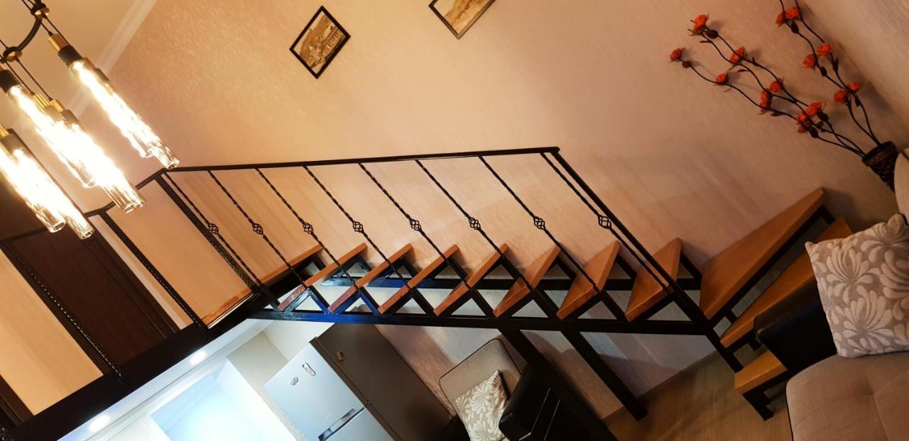 Bright And Cozy Apartment On Aghmashenebeli Avenue Tiflis Dış mekan fotoğraf