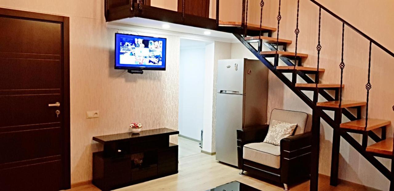 Bright And Cozy Apartment On Aghmashenebeli Avenue Tiflis Dış mekan fotoğraf
