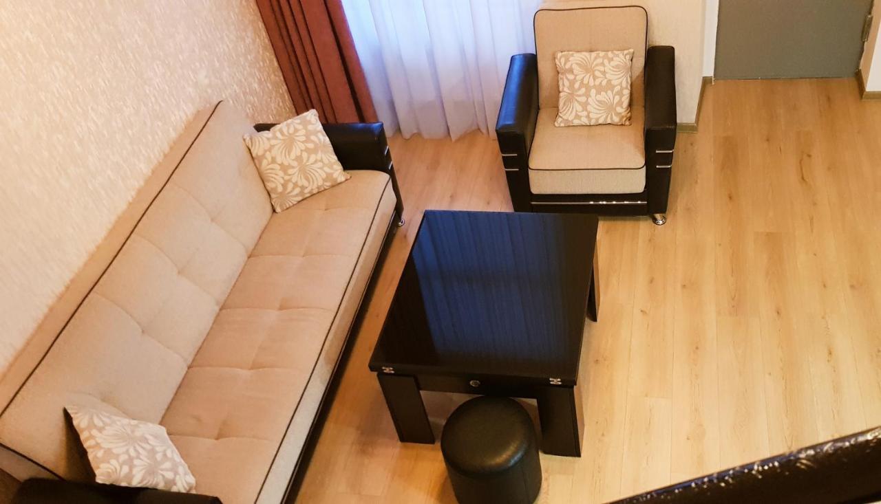 Bright And Cozy Apartment On Aghmashenebeli Avenue Tiflis Dış mekan fotoğraf