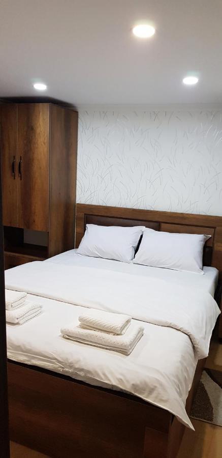 Bright And Cozy Apartment On Aghmashenebeli Avenue Tiflis Dış mekan fotoğraf