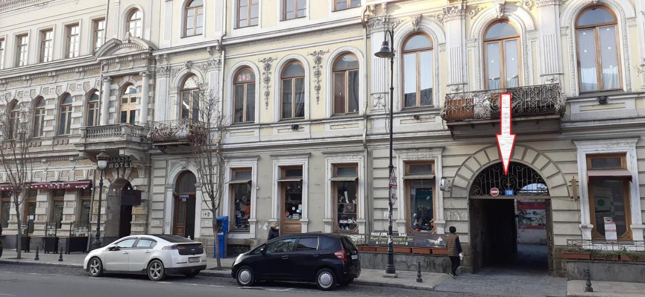 Bright And Cozy Apartment On Aghmashenebeli Avenue Tiflis Dış mekan fotoğraf